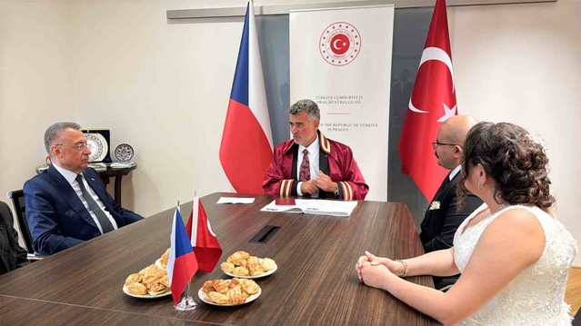 Oktay, Prag'ta AFAD personeli Türk çiftin nikah şahidi oldu