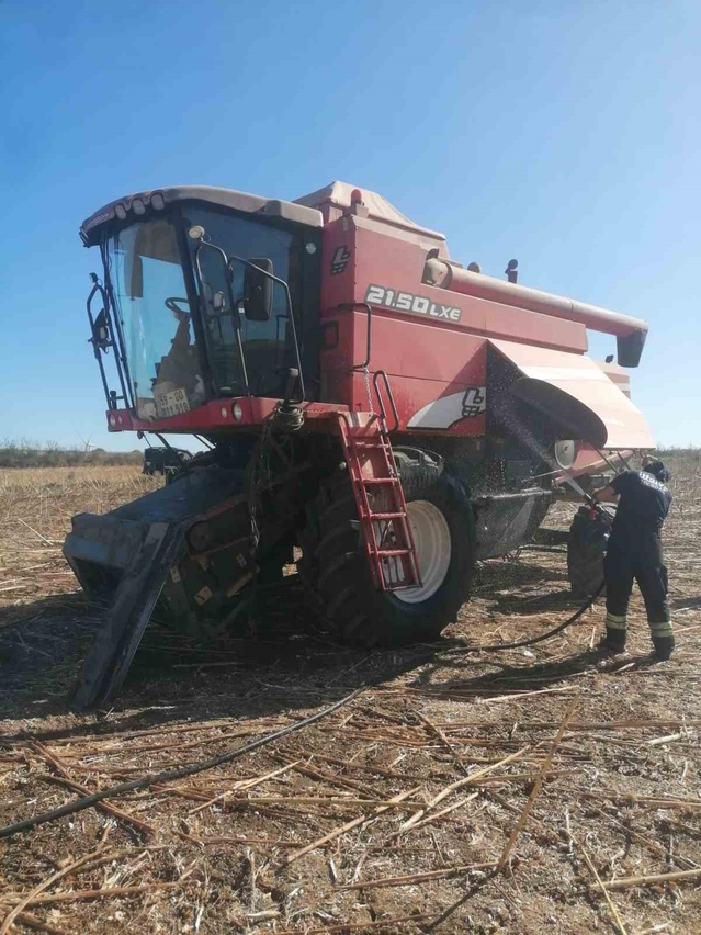 Tekirdağ Muratlı'da ayçiçeği hasadında biçerdöverde yangın çıktı