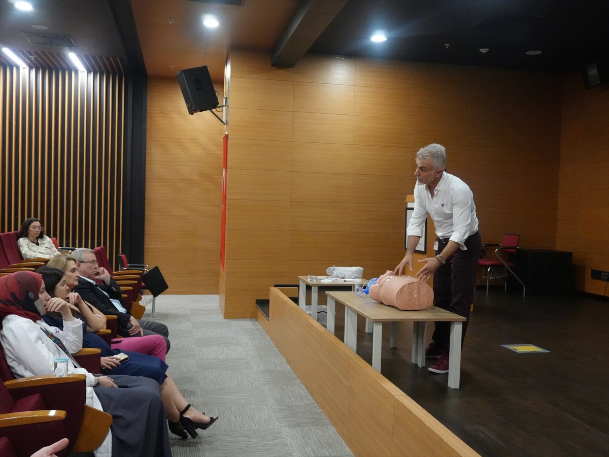 Tekirdağ Şehir Hastanesi personeline CPR eğitimi verildi