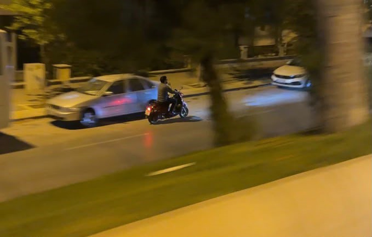 Eskişehir Odunpazarı\'nda kasksız motosikletli ters şeritten ilerledi
