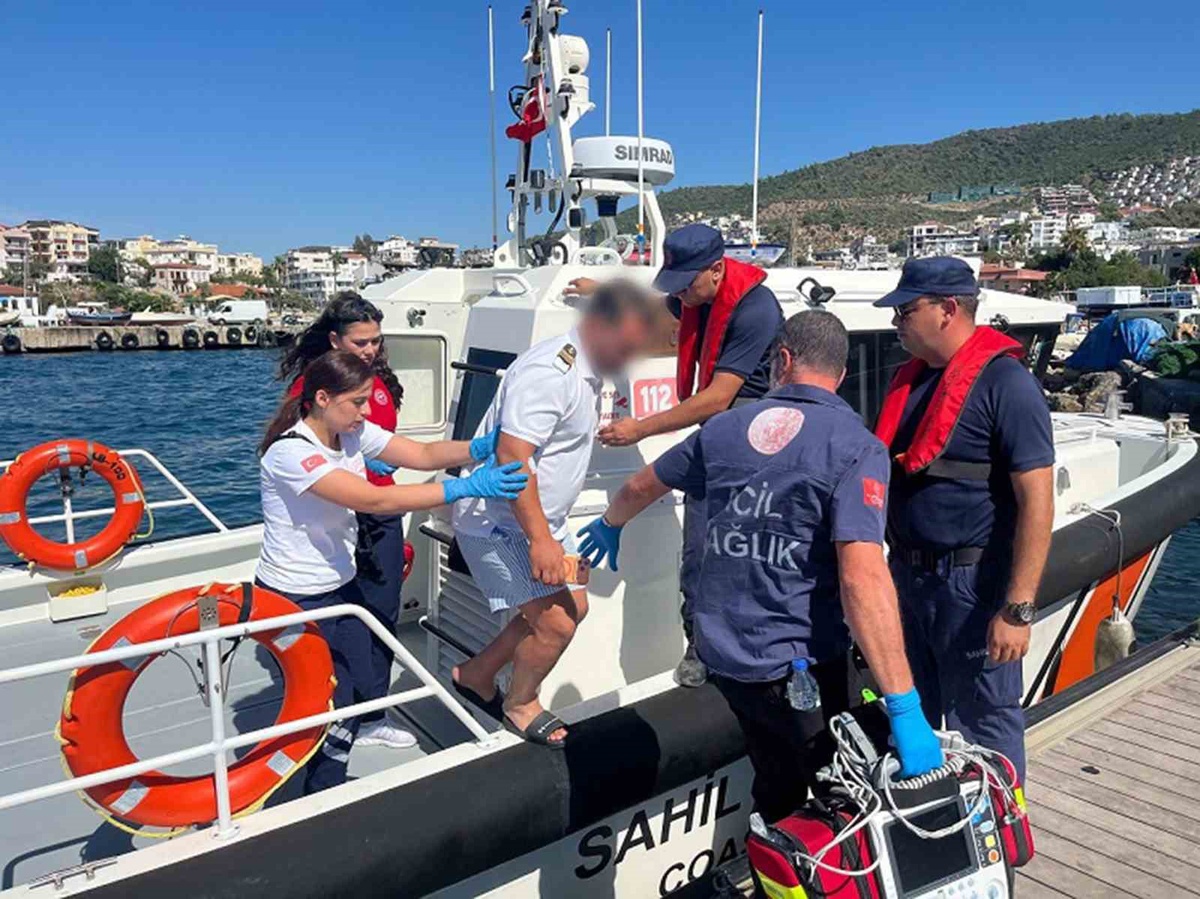 Muğla Milas açıklarında ticari yatta rahatsızlanan vatandaş Sahil Güvenlik\'çe tahliye edildi