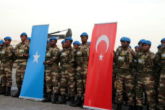 Türk ordusu tarafından eğitildiler! Ülkenin liderinden terörle mücadele talimatı