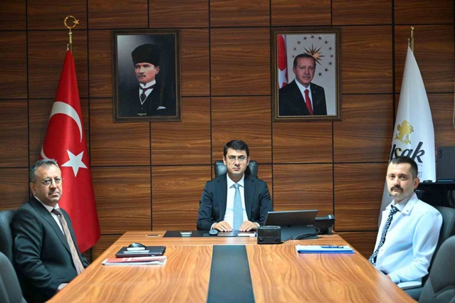 Uşak'ta Vali Kartal başkanlığında sağlık hizmetleri masaya yatırıldı