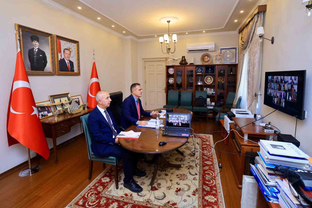 Muğla\'da okul güvenliği toplantısında Vali Akbıyık\'tan \'sıfır tolerans\' talimatı