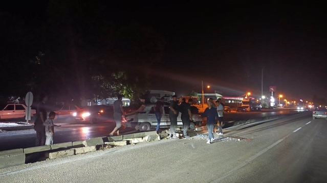 Kozan'da yan yatan otomobilin sürücüsü emniyet kemeriyle kurtuldu