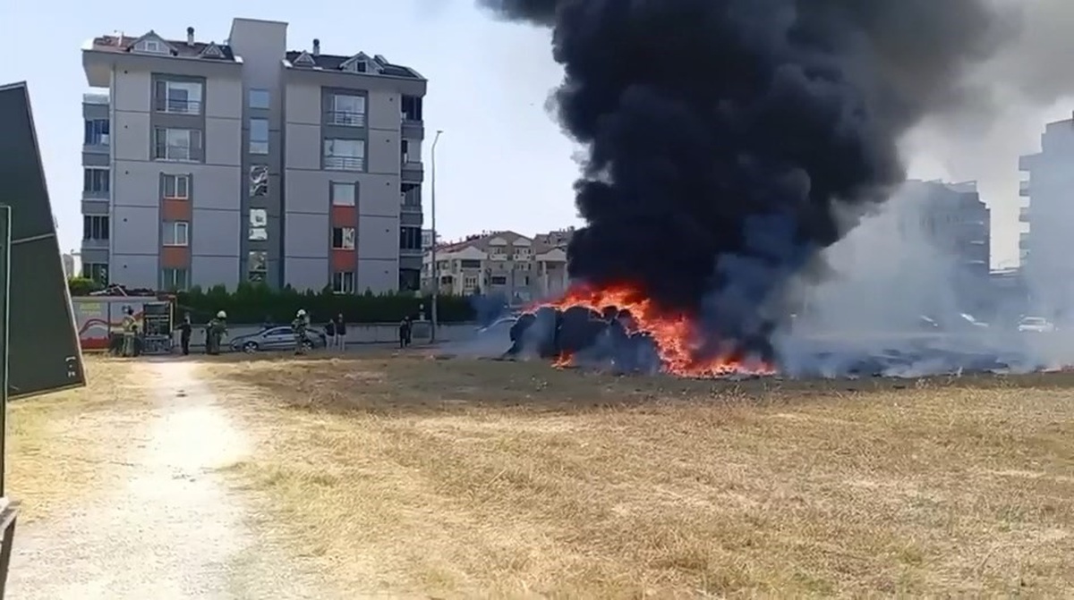 Bursa Özlüce\'de halı saha malzemeleri yandı, mahallede korku dolu anlar yaşandı