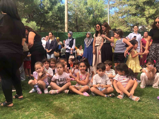 Yatağan'da uyum haftası balon evi atölyesi ve şovla renklendi