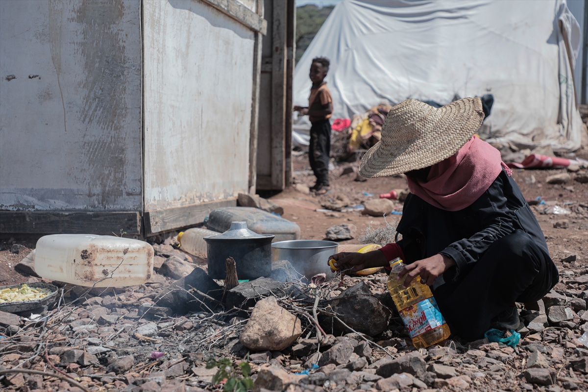 Yemen\'de artan çatışmalar bir günde 2 bin 398 aileyi yerinden etti