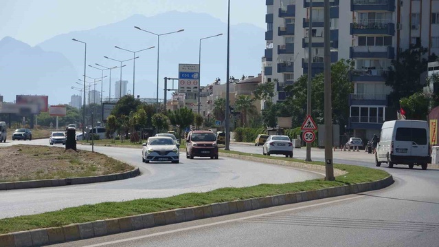 Antalya Muratpaşa'da motosiklet refüje çarptı, 21 yaşındaki sürücü öldü