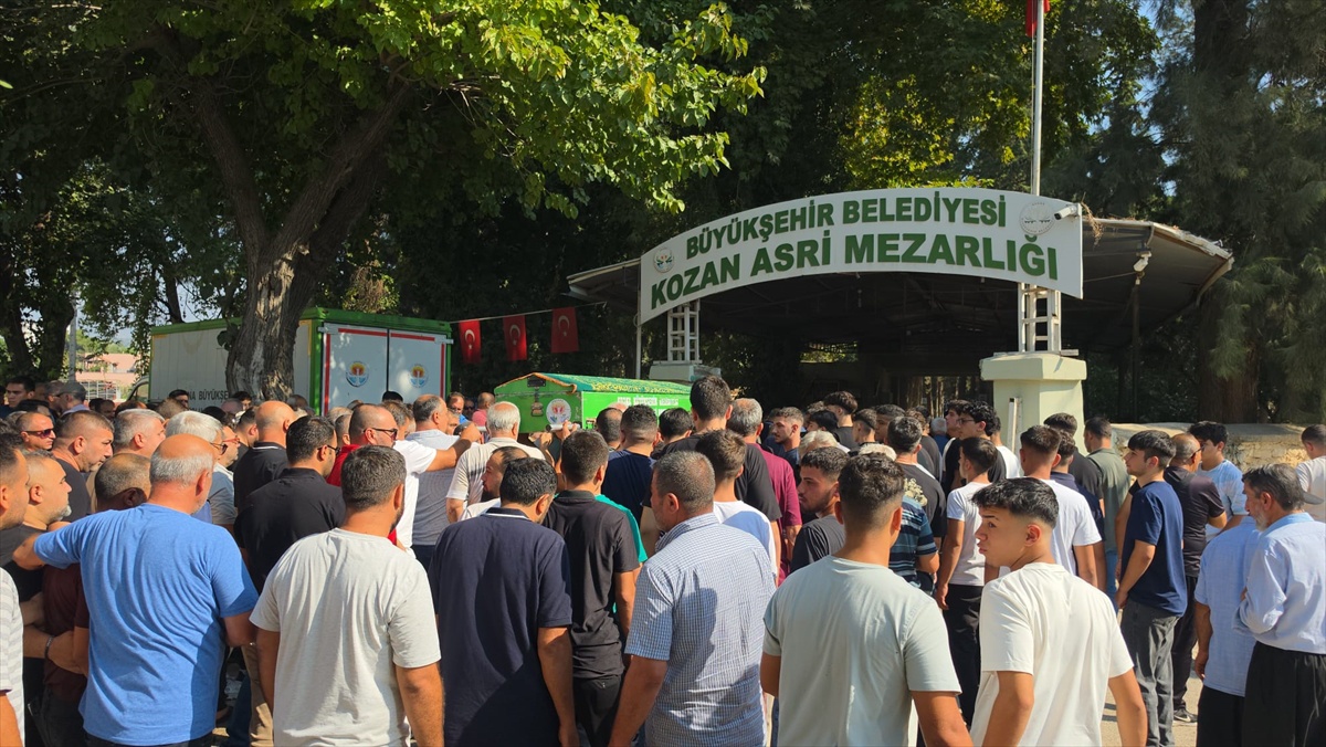 Kozan\'da motosiklet kazasında ölen 17 yaşındaki gencin cenazesi toprağa verildi