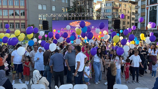 Afyonkarahisar'da lösemiyi yenen 10 yaşındaki Gülsüm Efsa için balonlar uçuruldu