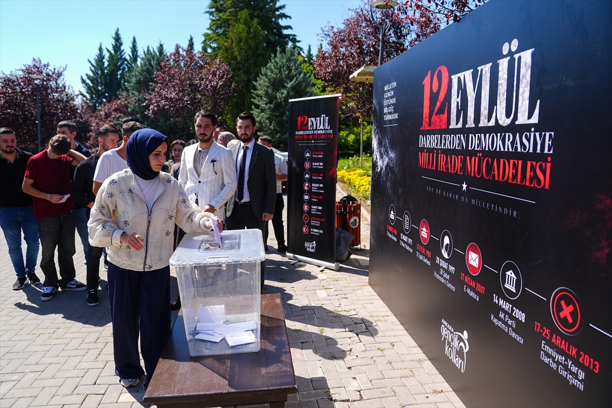 AK Parti Ankara İl Gençlik Kollarından Ulucanlar Cezaevi Müzesi önünde 12 Eylül açıklaması: