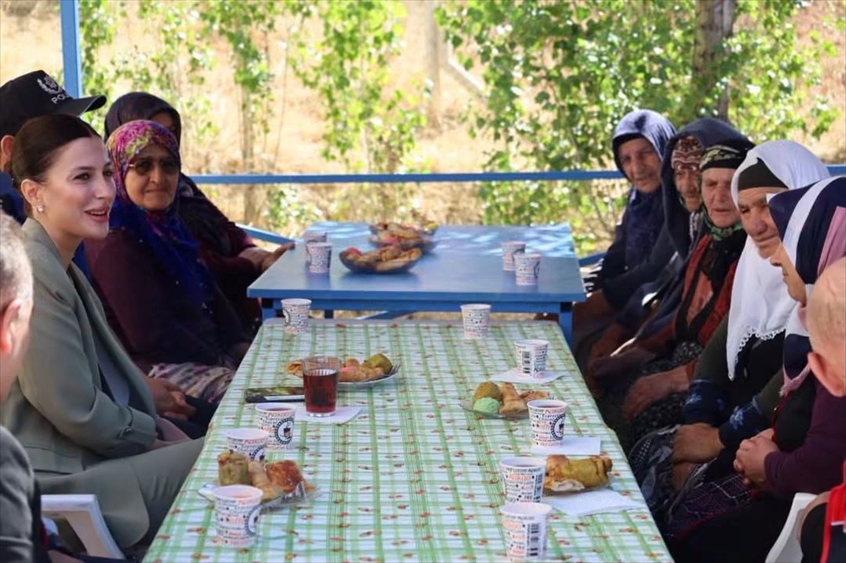 Bahşılı Kaymakamı Kazanasmaz Sarıkayalar köyünde vatandaşlarla buluştu