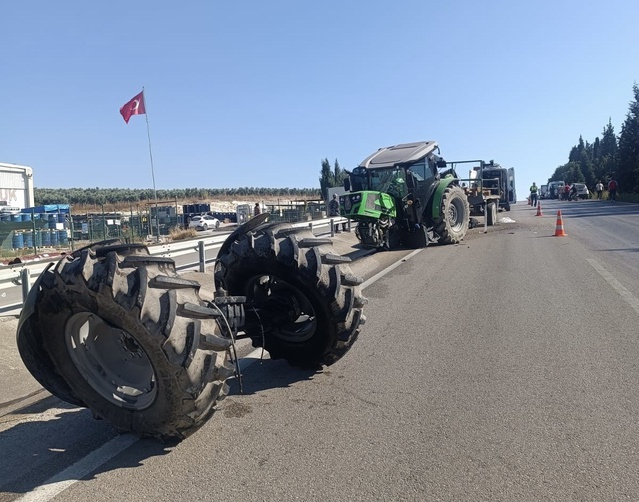 Bandırma'da kamyon traktöre arkadan çarptı, sıkışan sürücü kurtarıldı