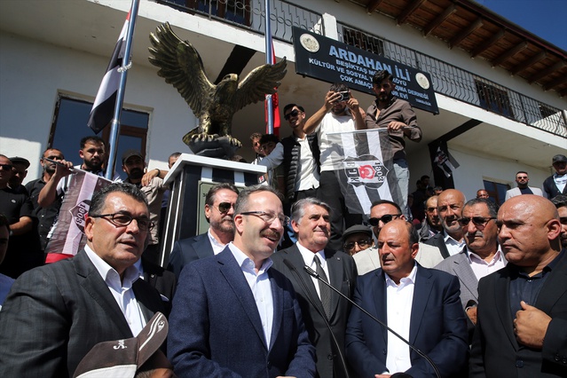 Beşiktaş'ın kartal heykeli Ardahan'ın Beşiktaş köyünde açıldı