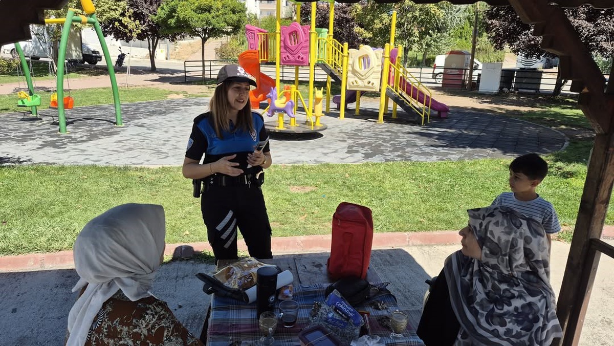 Bilecik\'te parkta 28 vatandaşa dolandırıcılık uyarısı yapıldı