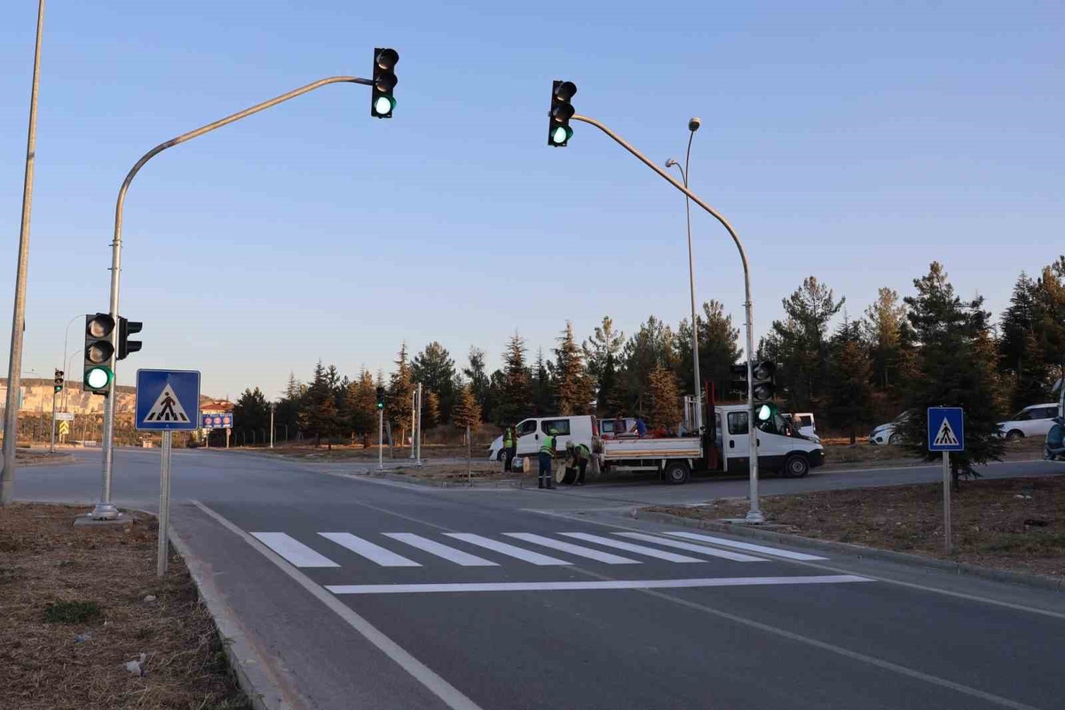 Bilecik Söğüt\'te kazaların yaşandığı kavşakta trafik ışıkları devreye alındı