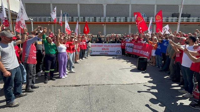 Birleşik Metal-İş, Gebze'de işten çıkarılan Smart Solar işçileri için eylem yaptı