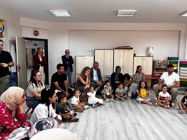 Burhaniye Kaymakamı Atilla, uyum haftasında anaokulu öğrencileriyle buluştu