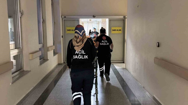Adıyaman'da samanı ateşe veren çocuklardan biri yüzünden yaralandı