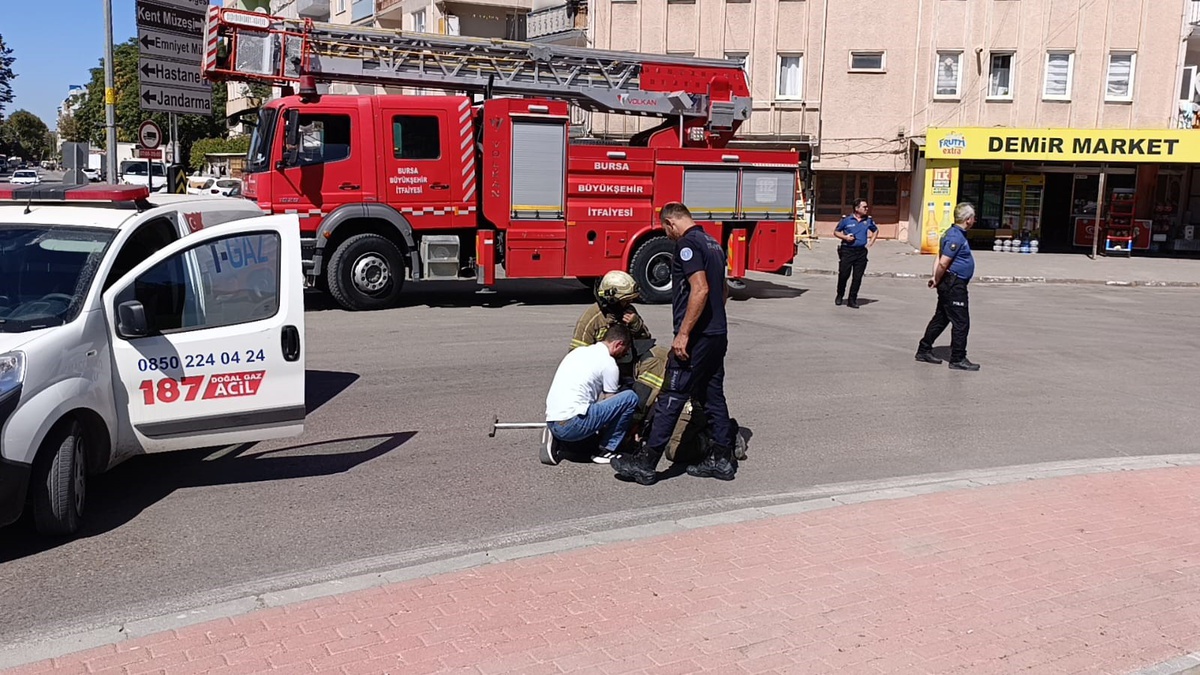 İnegöl\'de doğalgaz sızıntısı paniğe yol açtı, 6 katlı apartman tahliye edildi