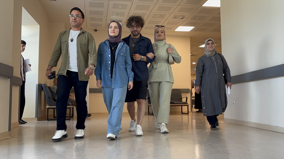 Konya\'da biyonik kulak ameliyatı olan işitme engelli kardeşler konuşmaya başladı