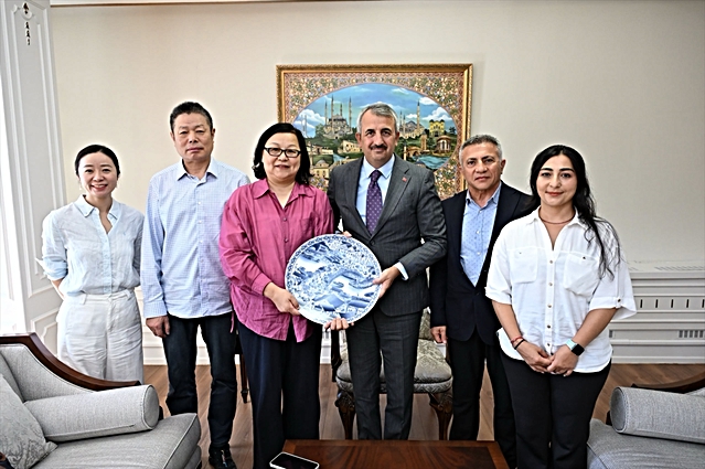 Edirne Vali Yardımcısı Büyüknalçacı, İl Emniyet Müdürü Ayhan'a iade ziyaretinde bulundu