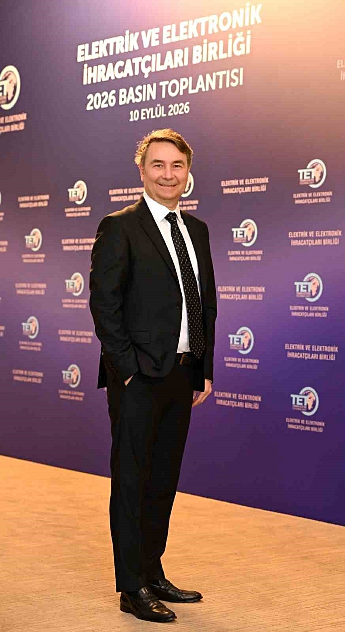 Elektrik-elektronik ihracatı 2026\'da 20 milyar dolara ulaşmayı hedefliyor