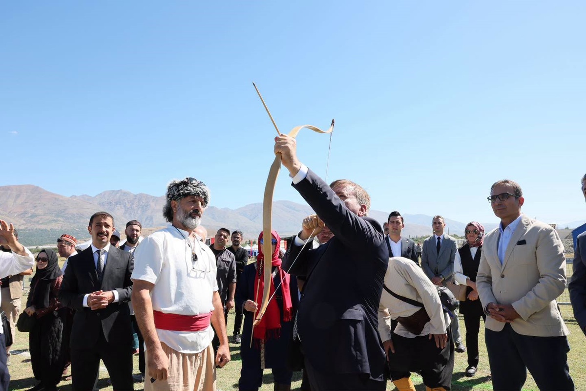 Erzincan\'da Mengücek Melik Gazi Hava Koşusu 126 sporcuyla başladı