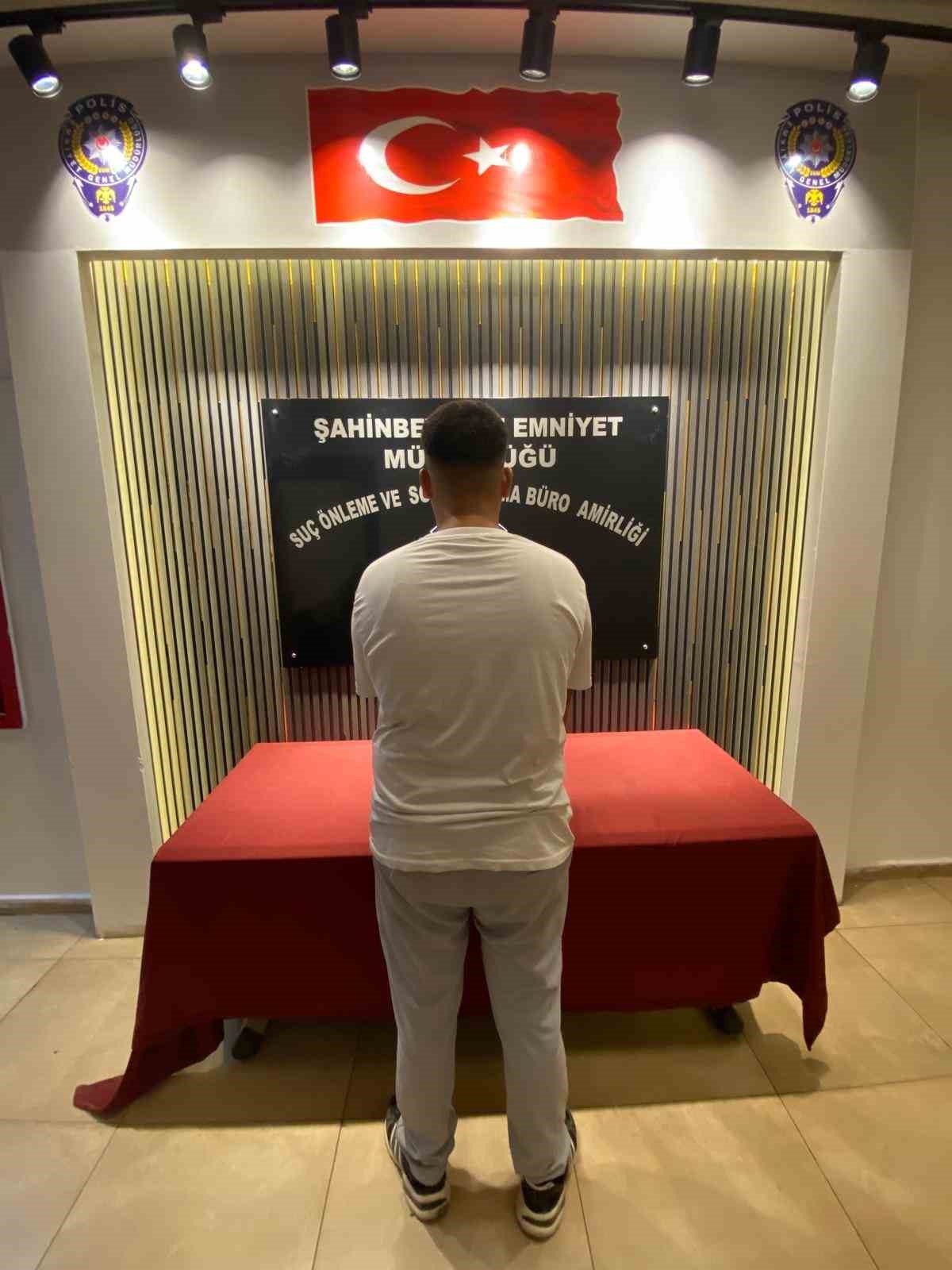 Gaziantep\'te hırsızlıktan 14 yıl 7 ay hapsi olan 2 şüpheli yakalandı