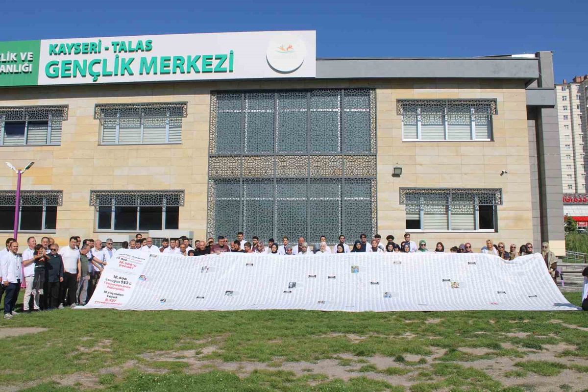 Gazze’de ölen çocukların ismi 12 metre uzunluğundaki pankarta sığmadı