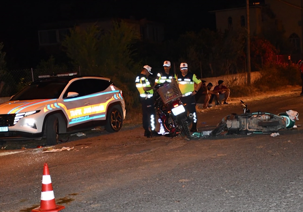 Hatay Dörtyol'da iki motosiklet çarpıştı, 3 kişi yaralandı