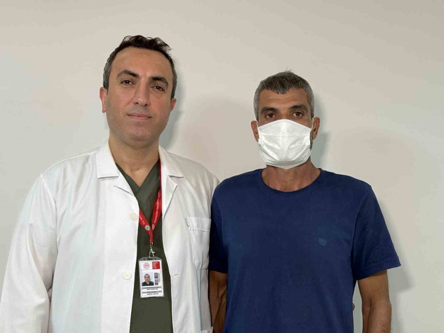 Akciğerinden kemik çıkan hasta işi şakaya vurdu: Kemiği seven biriyim, şaşırtmadı
