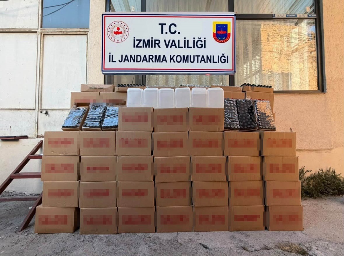 İzmir\'de sahte içki operasyonunda 9 bin 420 litre etil alkol ele geçirildi, 4 kişi gözaltında
