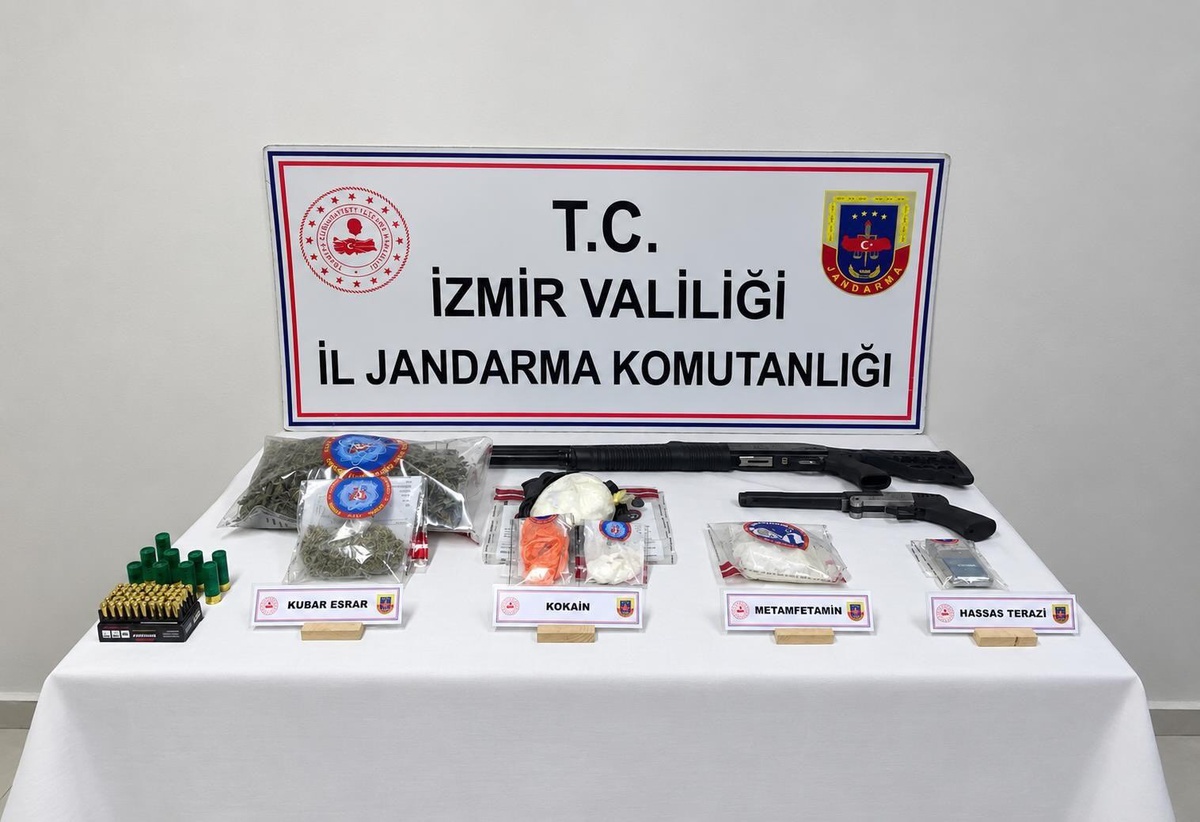 İzmir Bayındır\'da 4 adrese uyuşturucu operasyonu, 8 şüpheli gözaltında