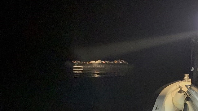 İzmir’de yasa dışı geçişe Sahil Güvenlik engeli: Düzensiz göçmenler yakalandı