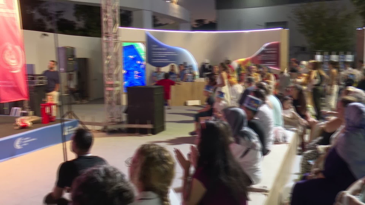 İzmir İtfaiyesi fuarda çocuklara yangın ve deprem eğitimi verdi