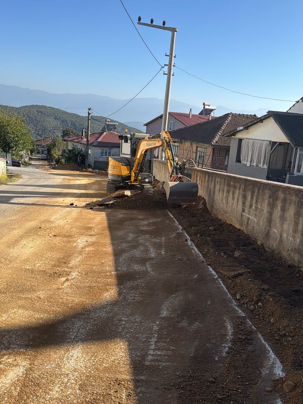 Düzce Çilimli Karaçörtlen\'de içme suyu şebekesine 2 bin 300 metre hat döşeniyor