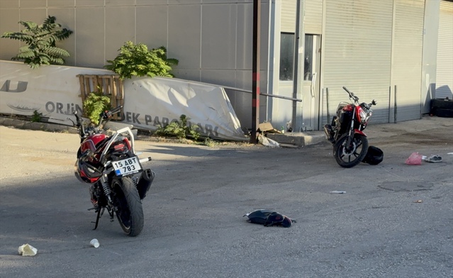 Karaman'da iki motosiklet çarpıştı, 3 kişi yaralandı; bir yaralının durumu ağır