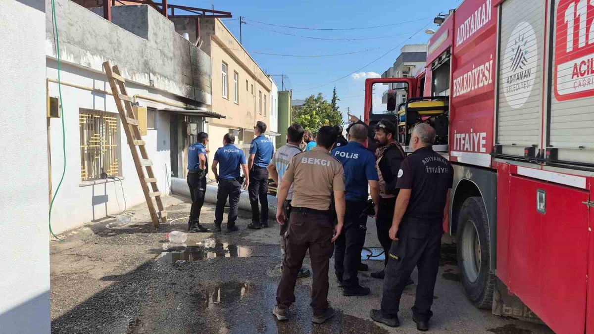 Adıyaman\'da kaynak kıvılcımı yangına yol açtı, evde maddi hasar oluştu
