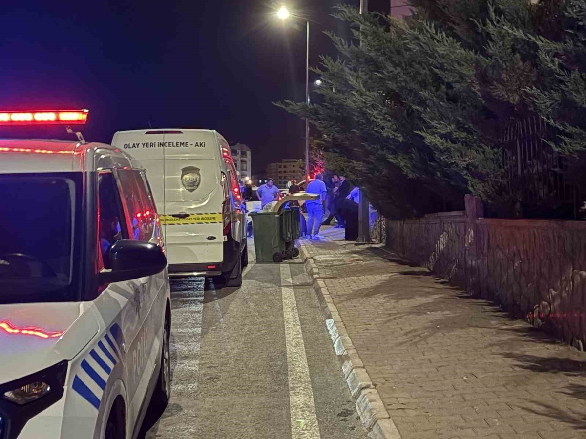 Kayseri Melikgazi\'de binada tabancayla kafasına ateş eden kişi hayatını kaybetti