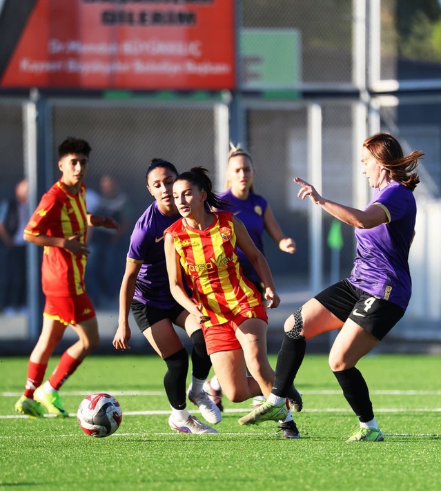 Kayseri Kadın FK evinde Amed Sportif'e 3-0 yenilip ligde ilk mağlubiyetini aldı