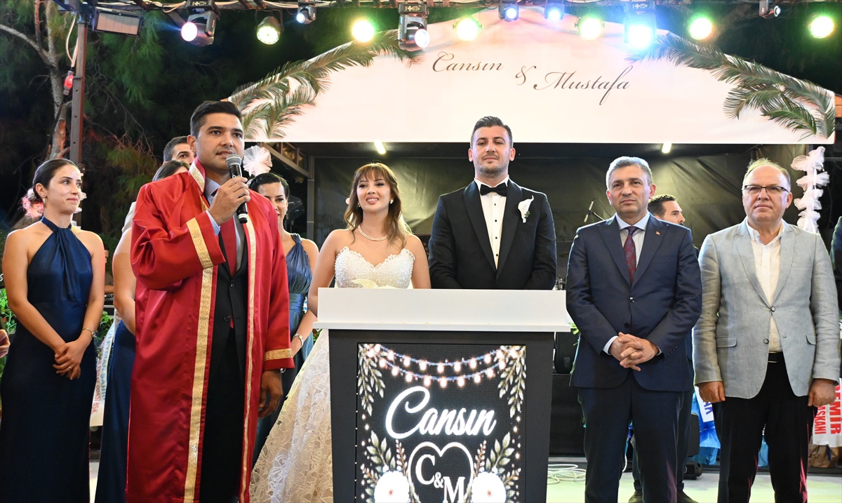 Kepez Belediye Başkanı Kocagöz\'ün kızı, Antalya\'daki düğün töreniyle dünyaevine girdi