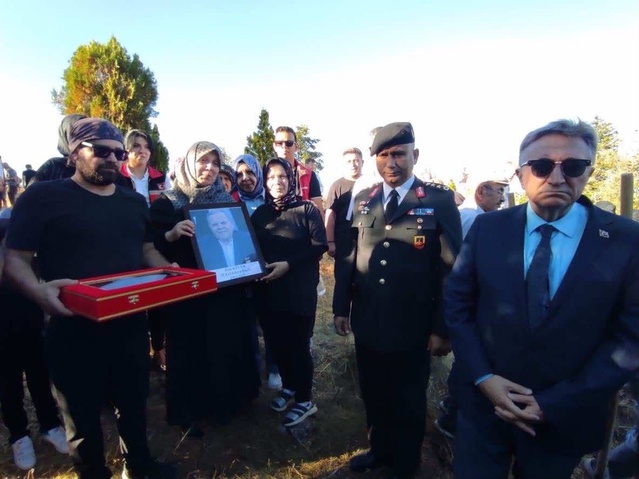Bilecik Bozüyük'te Kıbrıs gazisi Zeki Küçük 73 yaşında toprağa verildi