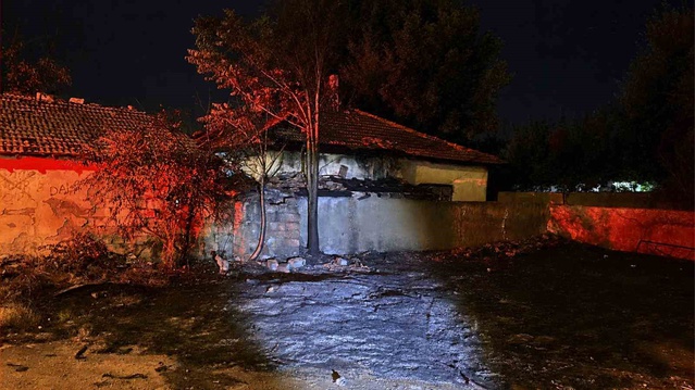Kırıkkale'de kontrollü yakılan otluk alan rüzgarla yangına dönüştü