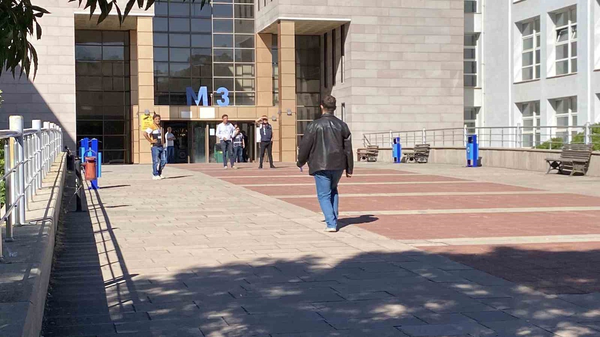 Eskişehir\'de KPSS Genel Yetenek-Genel Kültür oturumuna bazı adaylar son anda yetişti
