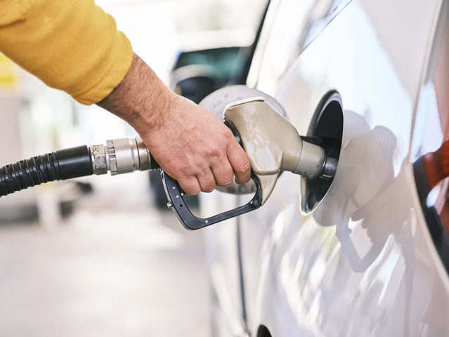 Motorine salı günü 6 TL 62 kuruş zam bekleniyor, litre 100 TL'ye yaklaşıyor