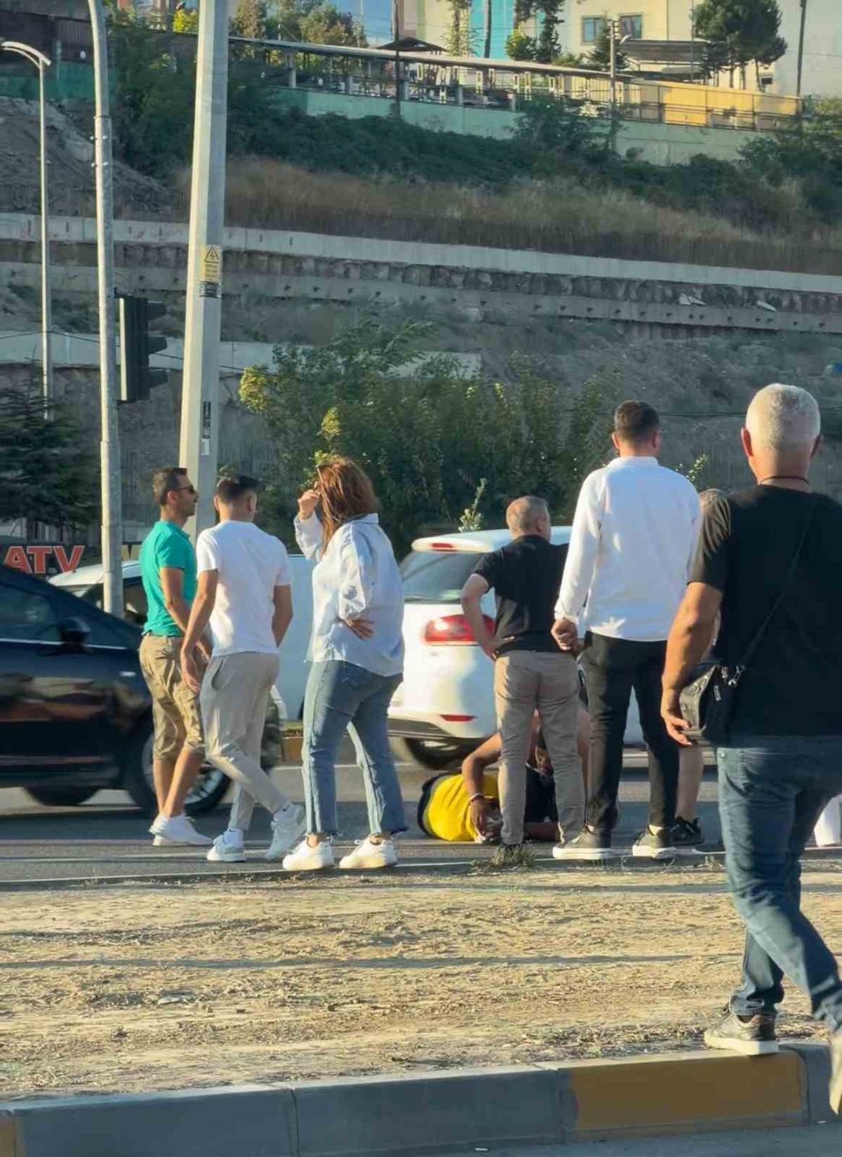 Karabük\'te otomobilin çarptığı yaya yaralandı, kaza anı kamerada