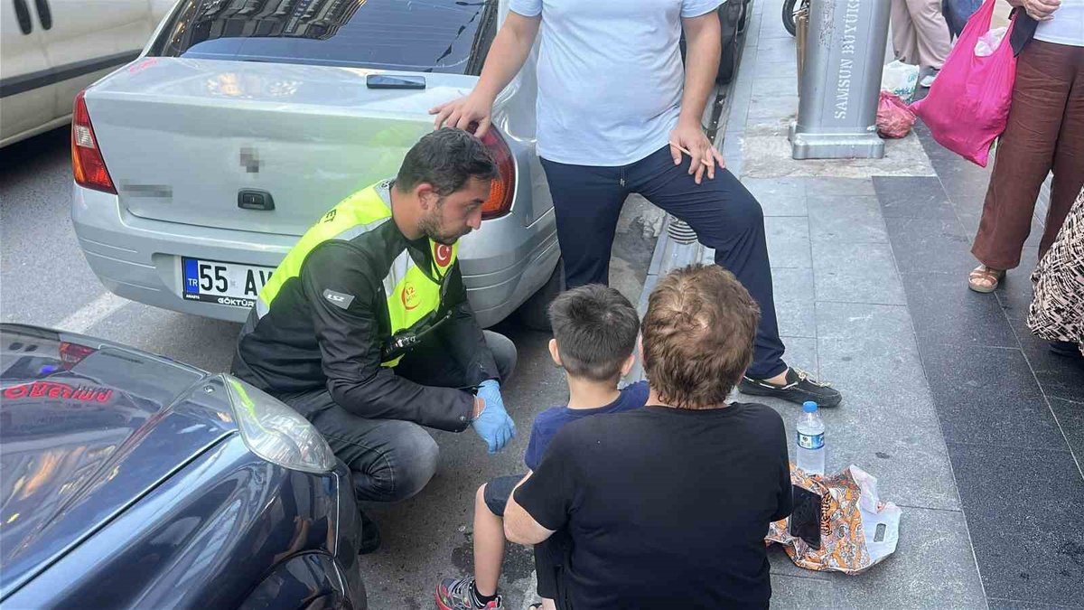 Samsun İlkadım\'da otomobilin çarptığı 5 yaşındaki çocuk tedbir amaçlı hastaneye kaldırıldı