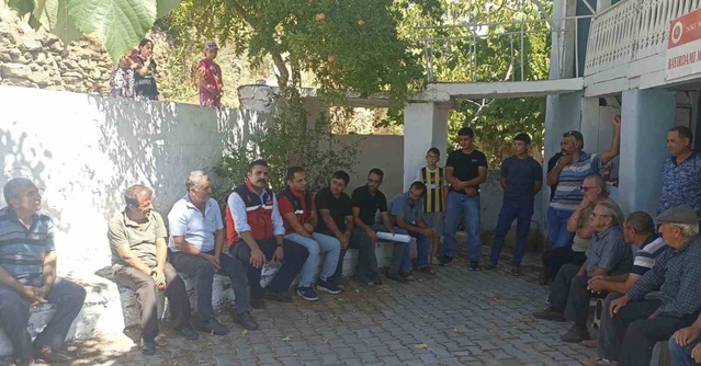 Söke'de çiftçilerle buluşan tarım ekipleri sorunlara çözüm aradı